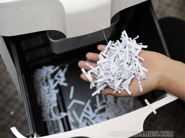 Sau khi sử dụng xong thiết bị cắt huỷ tài liệu, bạn thì hãy kiểm tra thùng rác để thuận tiện cho lần hủy tài liệu kế tiếp